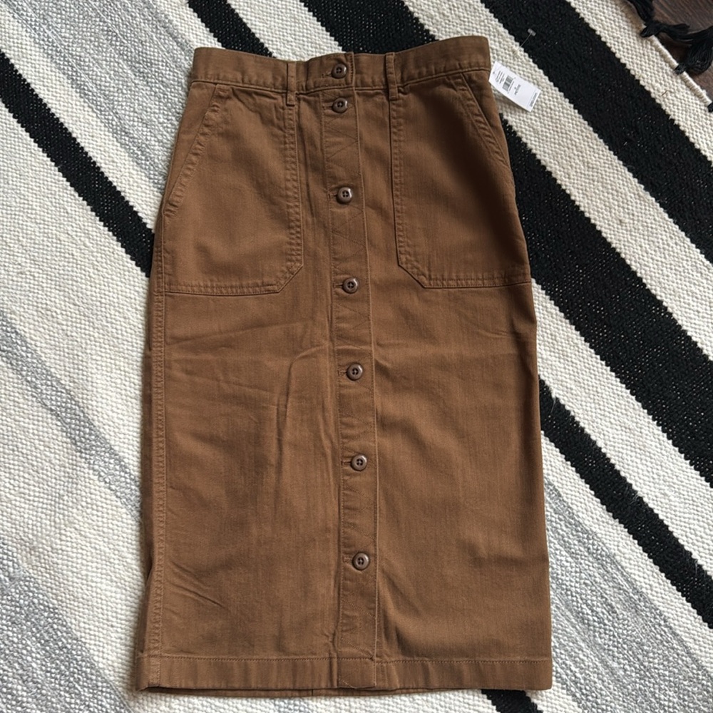 NEW Button Front Midi GAP Pencil Skirt NWT - Picture 2 of 4